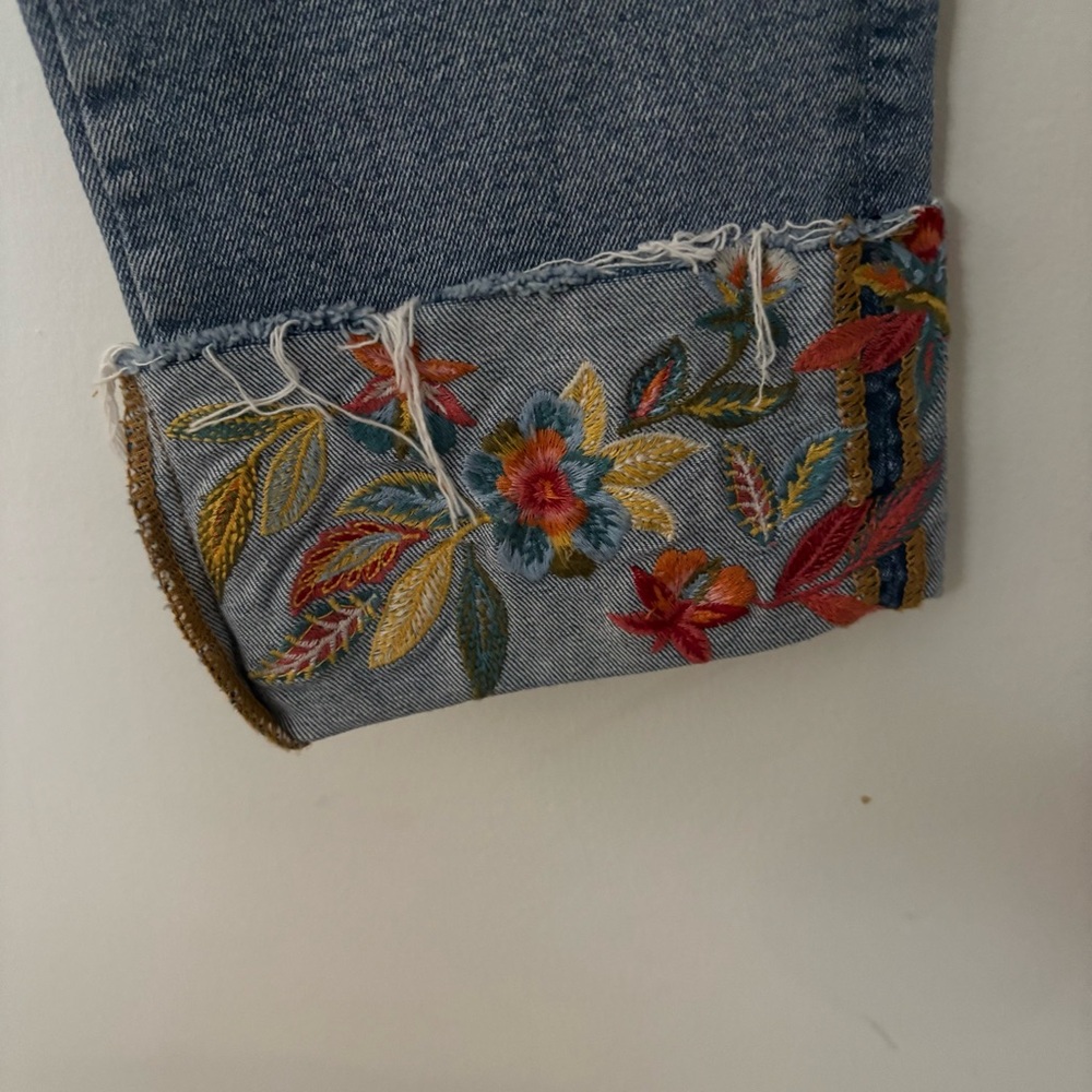 Driftwood Colette Floral Embroidered Jeans Cuffed Cropped Boho Womens Size 27 - Picture 5 of 12